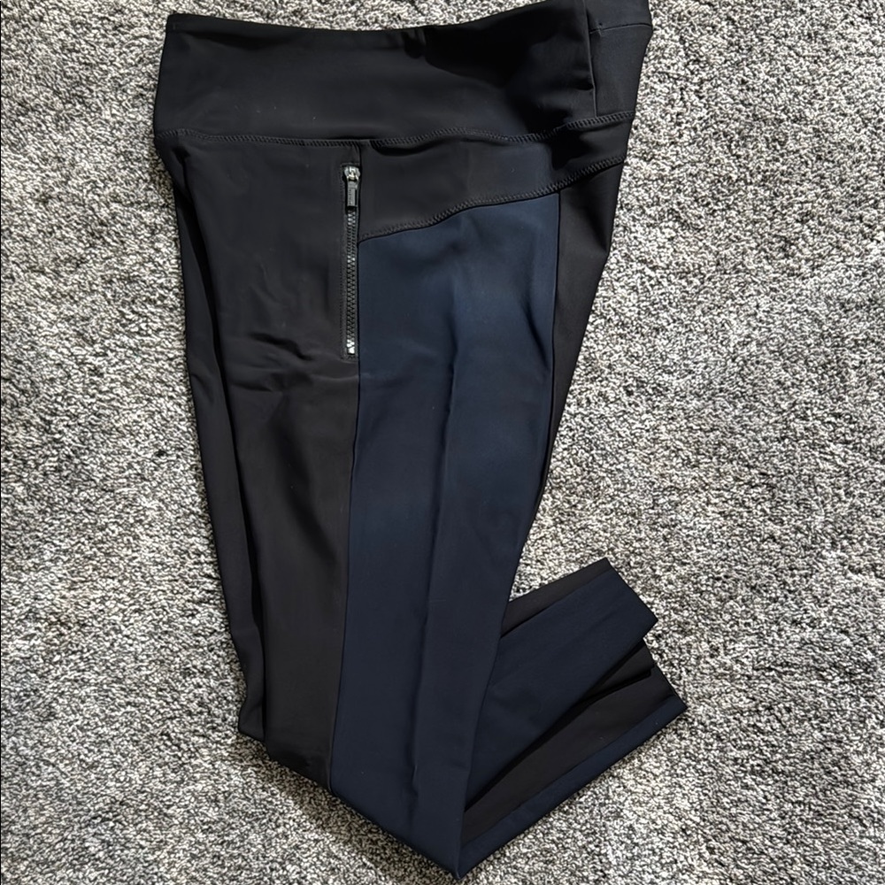 Athleta Women’s two-toned active Black and Navy pants with Zipper Pockets